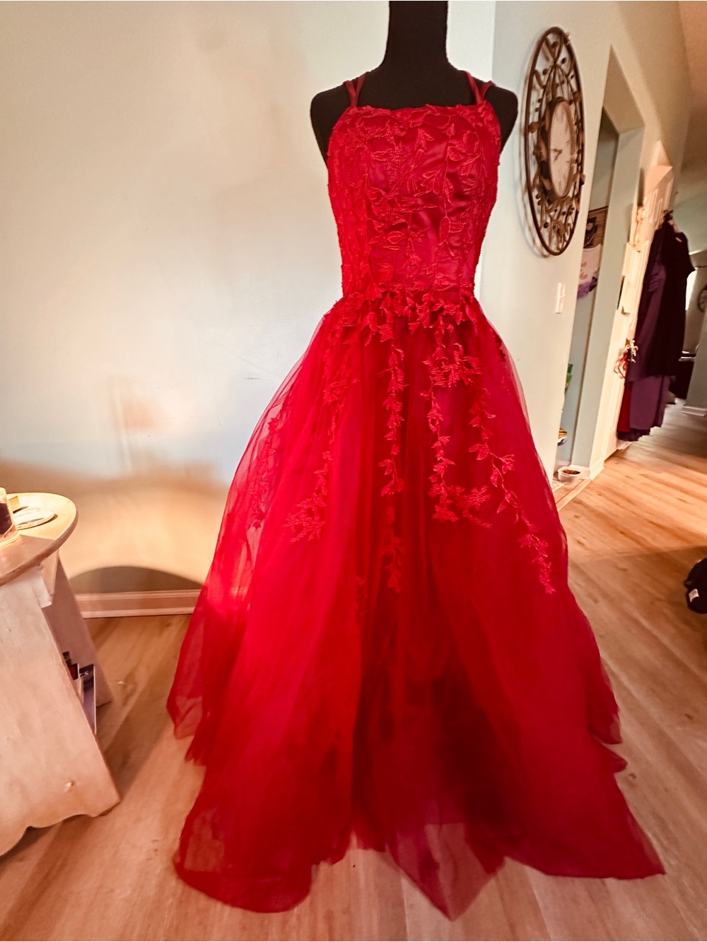 Red Floral Appliqué Tulle women’s ' Formal Gown size 0
